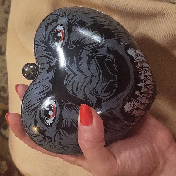 Iron First Hardshell Heart Clutch - Picture 5 of 5